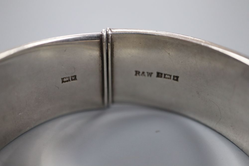 A modern textured silver bangle, Birmingham, 1971, 45 grams.